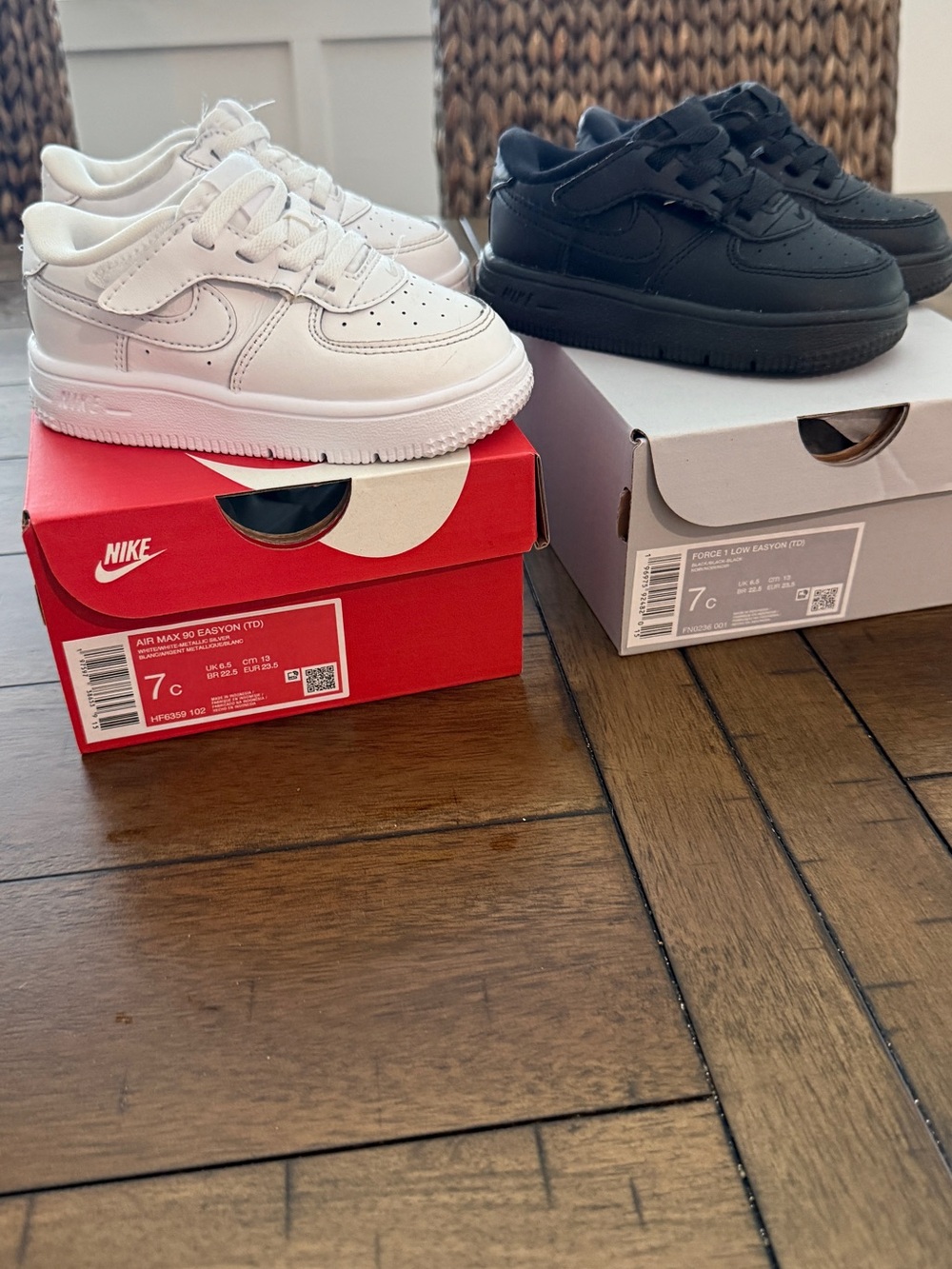 Nike Kids' Low-Top Sneakers in White and Black Shoe Bundle